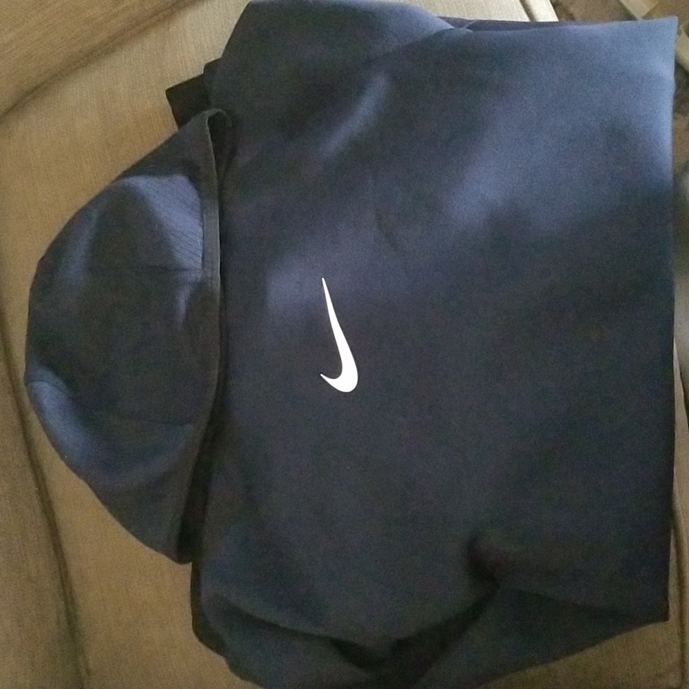 Nike dri-fit hooded sweatshirt. Men's small tall.